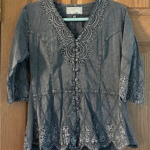 Inca Cottons 100% Cotton Embroidered Top With Scolloped Hem Lines PTP 21” Size M